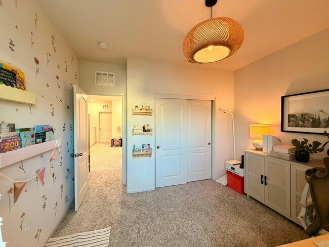 Building Photo - 3018 Kenwood Cir