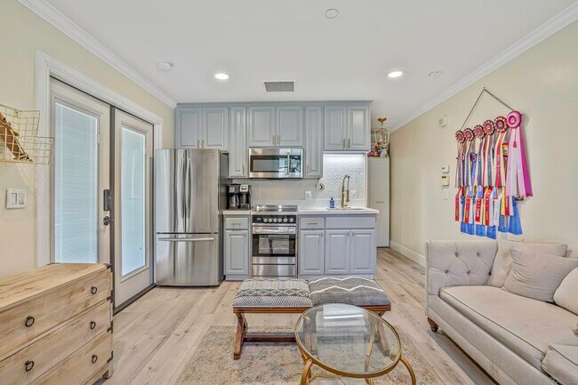 Building Photo - 5305 La Crescenta Rd