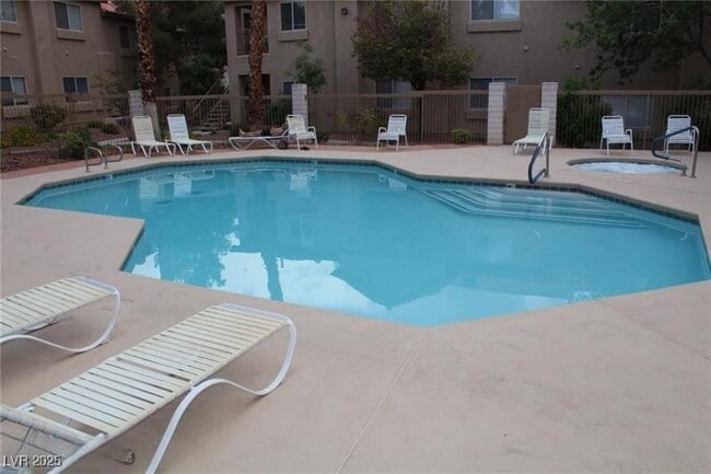 Building Photo - 2110 Los Feliz St