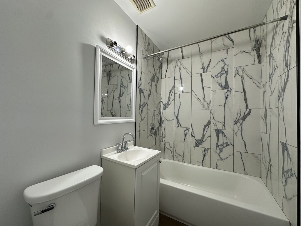 Building Photo - 9620 Ivanhoe Ave