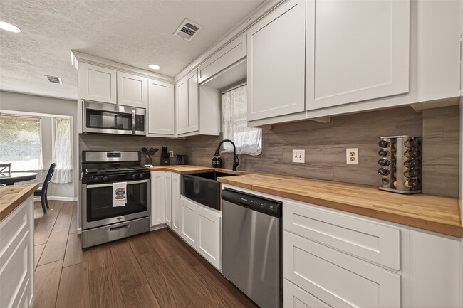 Building Photo - 8307 Carvel Ln