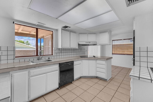 Building Photo - 53780 Avenida Diaz