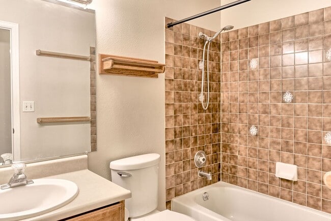 Building Photo - Charming West Fort Collins Rental!