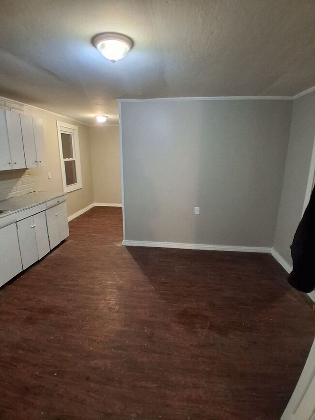 Building Photo - 8 Pulaski St