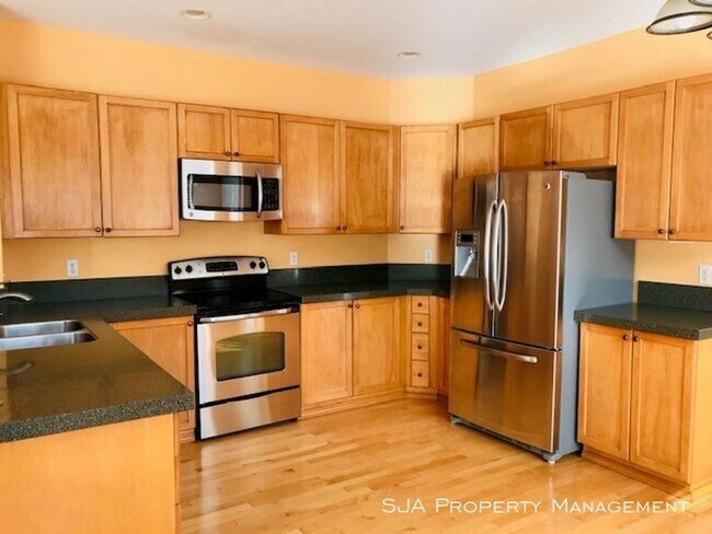 Building Photo - Large and Spacious Home in Renaissance Ridge!