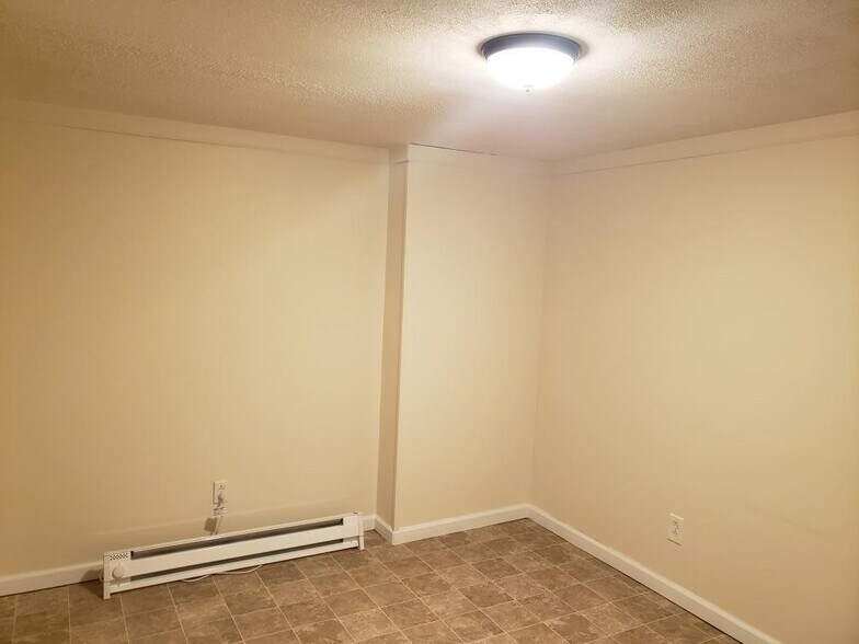 Bedroom - 206 Campbell St