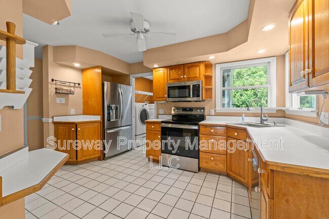 Building Photo - 100 Westwood Hill