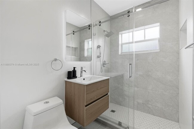 Building Photo - 570 SW 45th Ave
