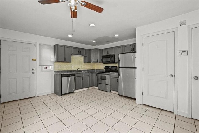 Building Photo - 44 Ridgeway Ave