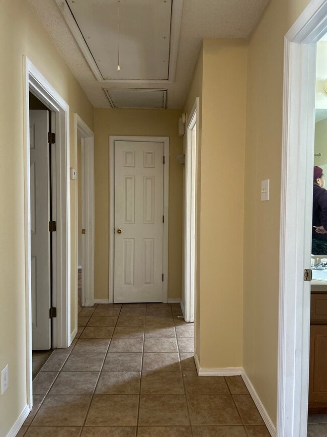 Building Photo - 3/2 Double Car Garage