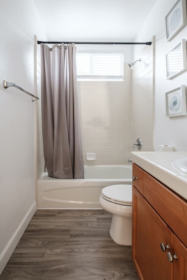 Building Photo - 4 Bedroom Fully Furnished Mid-term Rental