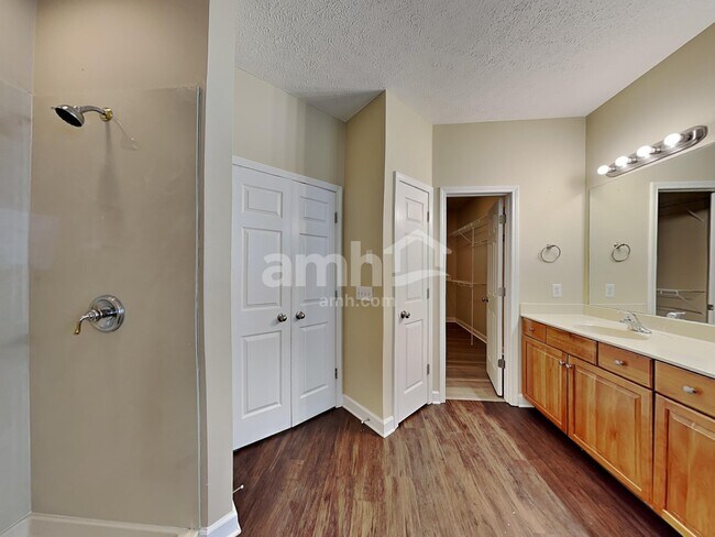 Building Photo - 2608 Welshcrest Dr