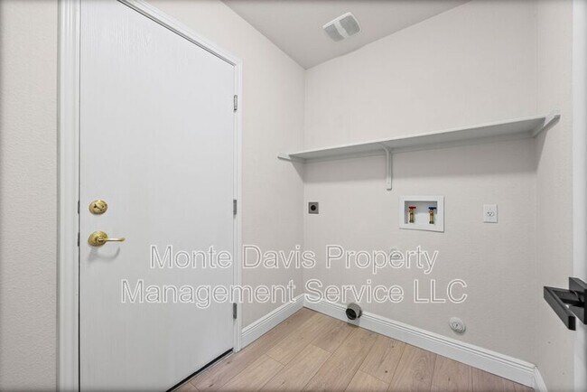 Building Photo - 336 Celery Loop