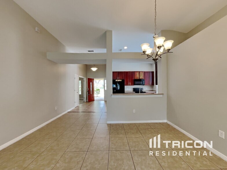 Building Photo - 2420 Deer Creek Blvd