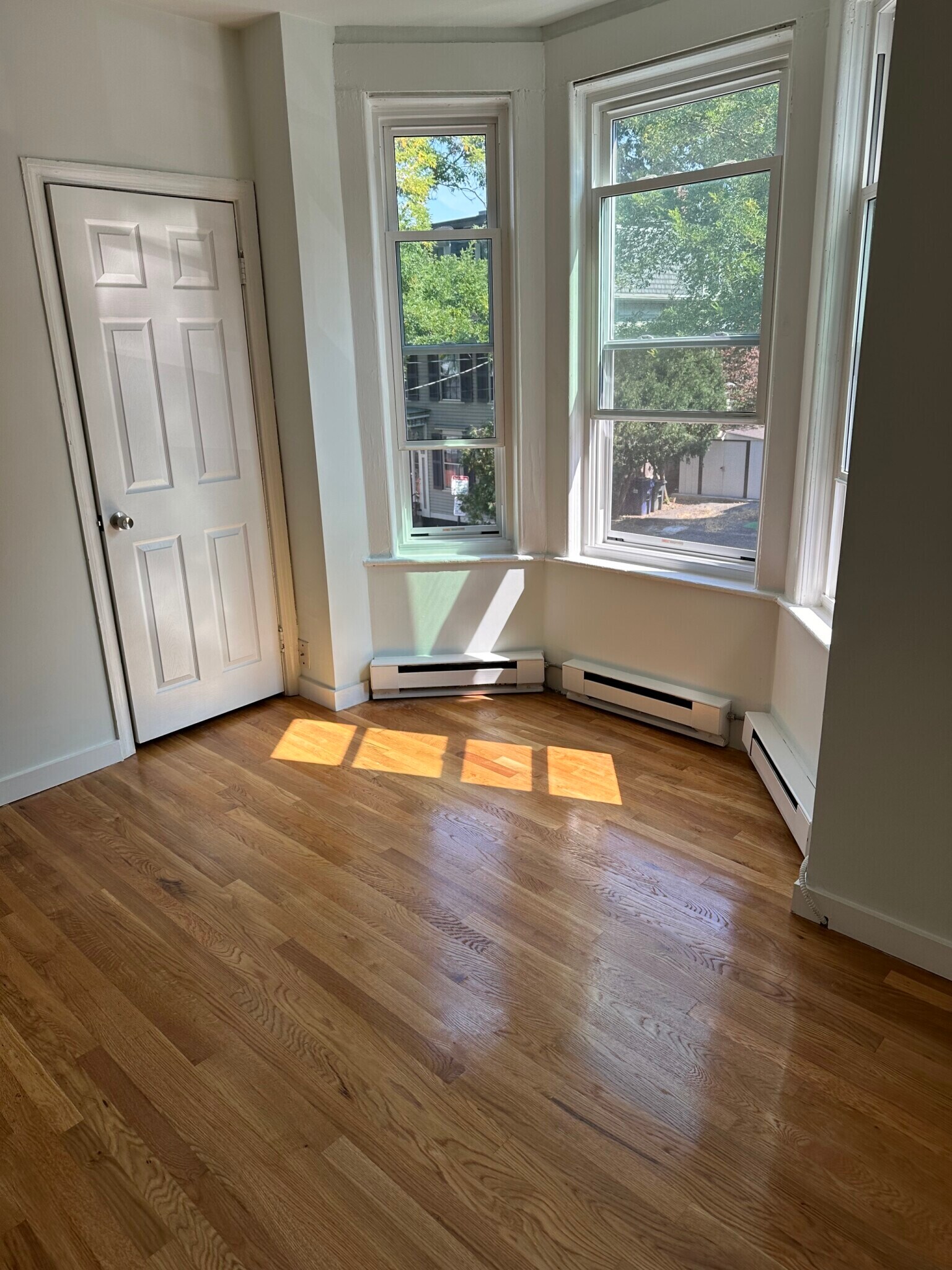 Building Photo - 515 E Broadway