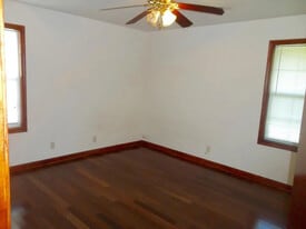 Building Photo - 6609 Golf Crest Dr