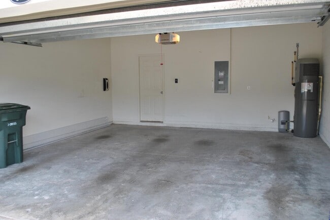 Building Photo - 612 Champion Ridge Dr