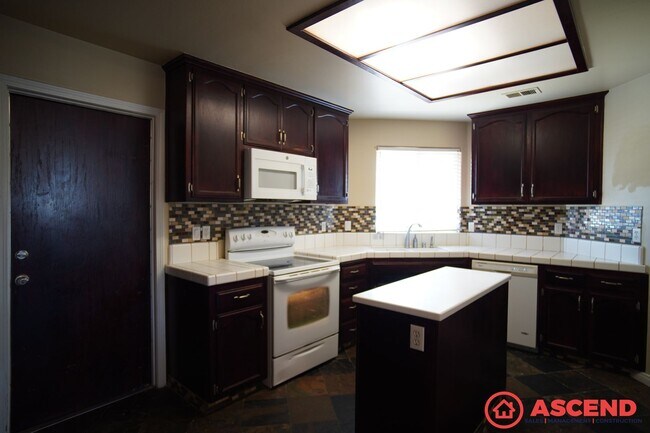 Building Photo - 5305 Pine Grove Ct