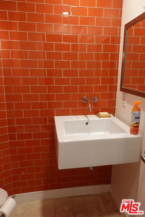 Building Photo - 723 Westmount Dr