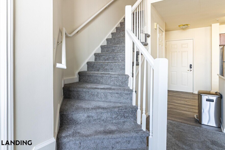 Building Photo - 400 Blake St