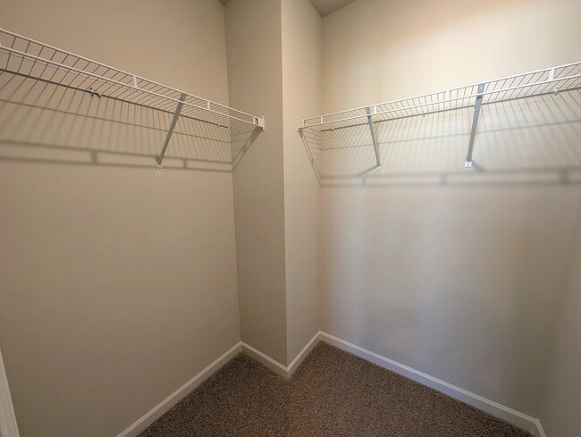 Building Photo - 1664 Hallview Ct