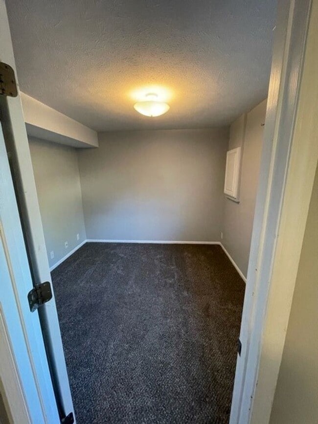Building Photo - Beautifully Updated Papillion Townhome Nea...