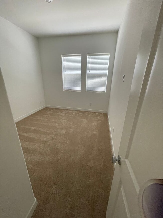 Building Photo - 3 Br/2bth -  GREAT PARK NEIGHBORHOOD - ONE STORY