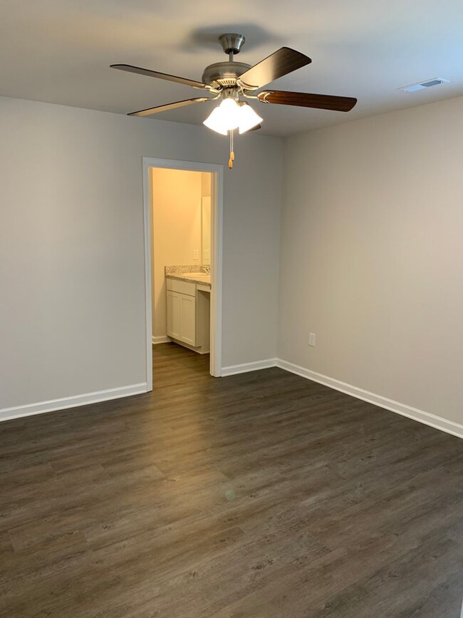 Building Photo - *Pre-leasing* Three Bedroom | Two Bathroom...