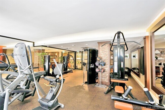 Building Photo - 2800 Island Blvd