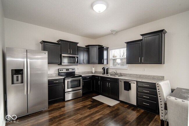 Building Photo - Spacious 4-Bedroom Home with Walk-In Closet & Community Pool in Greenwood