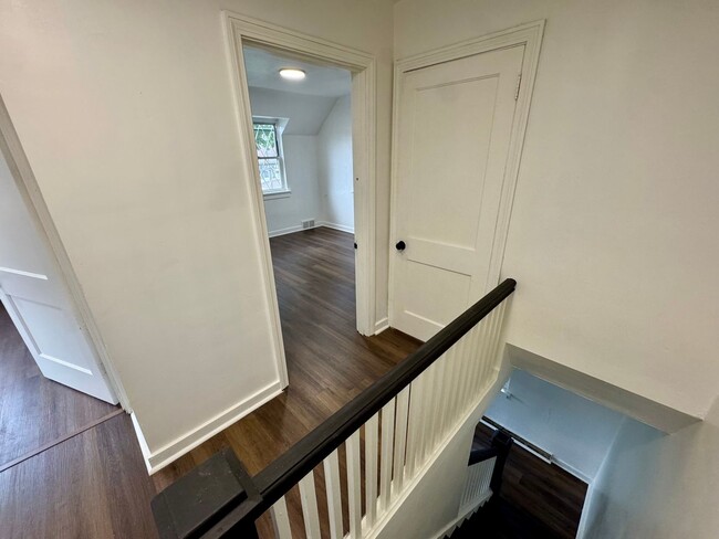 Building Photo - Adorable 2 Bed 1 Bath Home in Brookline W/dedicated office/library space!