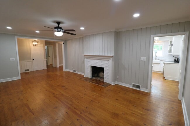 Building Photo - 2832 Monticello Dr