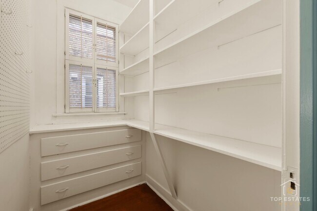 Building Photo - 6738 N Rockwell St