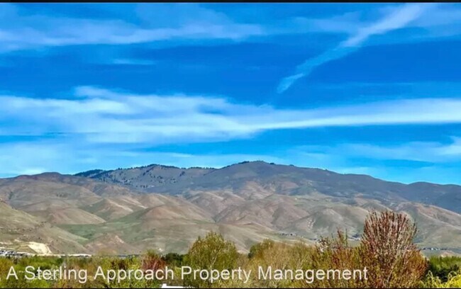 Building Photo - Close to Micron! Luxury Town Home With Two...