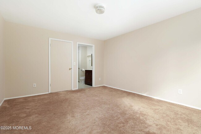 Building Photo - 705 Zlotkin Cir