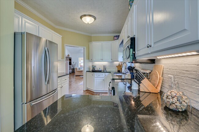 Building Photo - 108 White Willow Pl