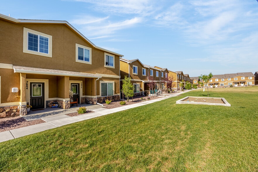 Building Photo - 7684 Sand Lake Hts