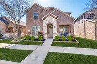 Building Photo - 2281 Miramar Dr