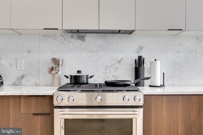 Building Photo - 528 N 22nd St