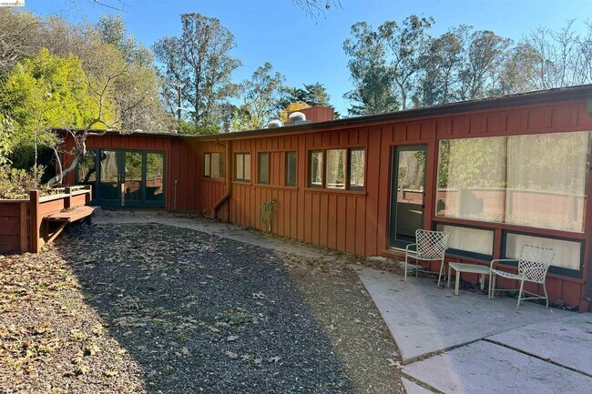 Building Photo - 25 Sunset Dr