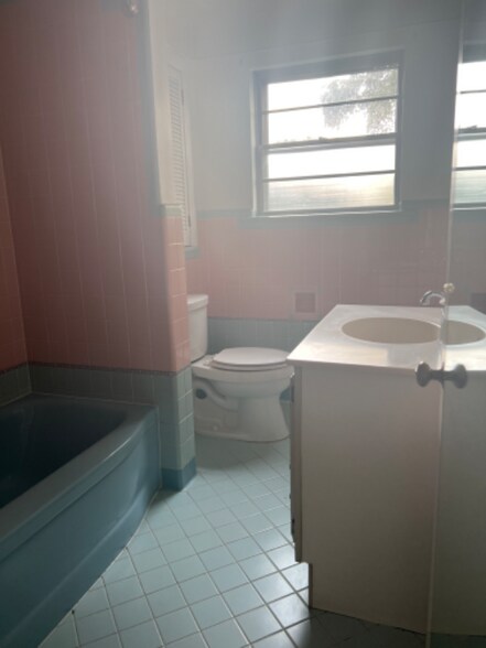 Building Photo - 3325 Mowbray Ln