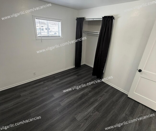 Building Photo - FOR RENT — SPACIOUS 3 BED / 1 BATH HOME