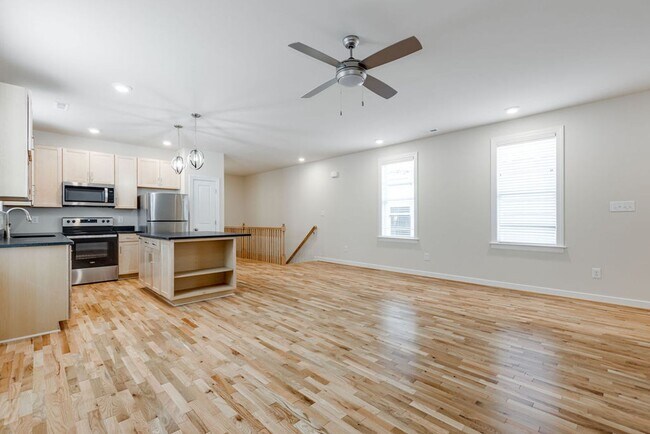 Building Photo - 1101 Oakwood Ave