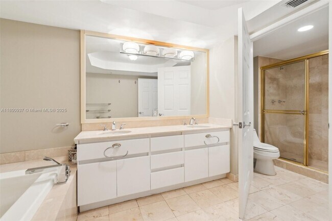 Building Photo - 16711 Collins Ave
