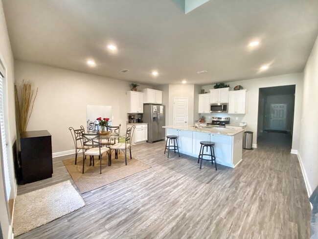 Building Photo - 3605 Turquoise Dr