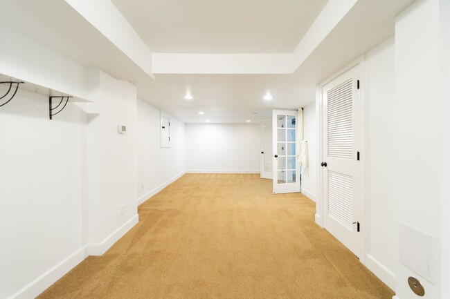 Building Photo - Luxurious Portland Heights home tucked away on a private street on nearly half an acre.