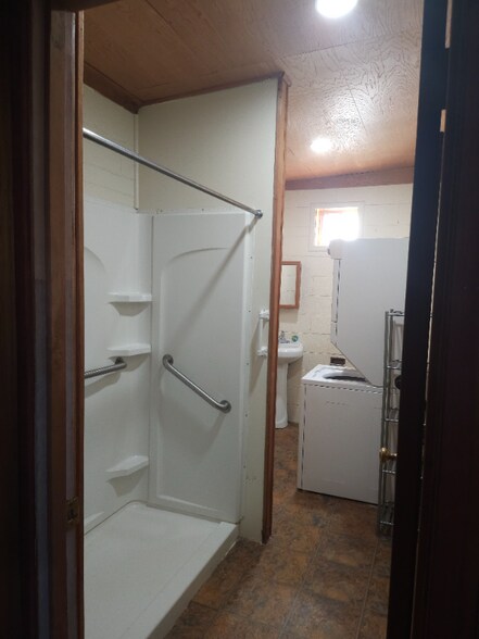 Building Photo - 1905 W 16th Pl