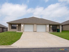 Building Photo - 305 Cedar Ridge Dr