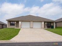 Building Photo - 305 Cedar Ridge Dr