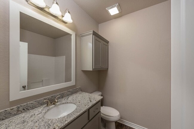 Building Photo - NOW PRE-LEASING for August 2026! 5 Bed/5.5...
